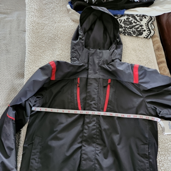 Winter coat with hood - Picture 10 of 10